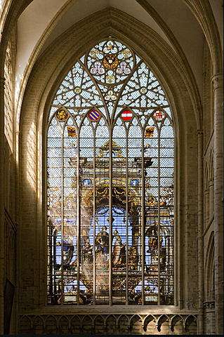 Bernard van Orley (conception) et Jean Haeck(réalisation)Charles Quint et Isabelle du Portugal en adoration devant le Saint-Sacrement, transept nord