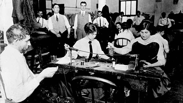 ESCUELA NEOCLASICA (1960-1980)