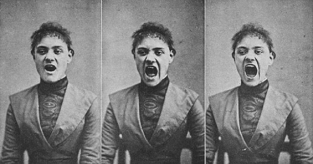 Freud publica: "Estudios sobre la histeria"