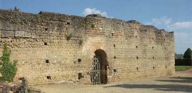 Earlist castle built at Douce-la-Fontaine, Anjou