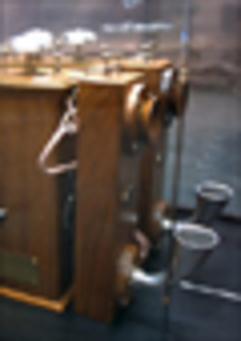 Cyril Duquet designs a phone reciever to have both an earpiece and a voice piece