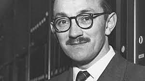 Alex Comfort hace una consideracion