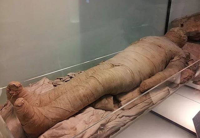 ¡MOMIAS EGIPCIAS RECICLADAS!