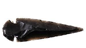 hace un 1600.000 mil años se comenzaron a encontrar objetos con una forma en particular  para describirlos le llamaban hacha de mano y se encuentran en África,Europa y gran parte de Asia . donde  nuestros ante pasados las usaban para cazar animales.