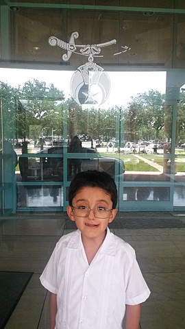 Emiliano aceptado en Shriners Children Hospital