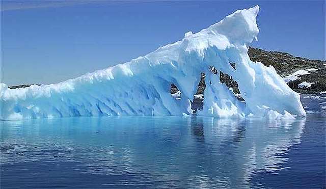 Se establece el Tratado Antártico