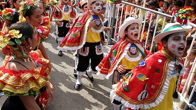 celebrando los carnaval de los niños