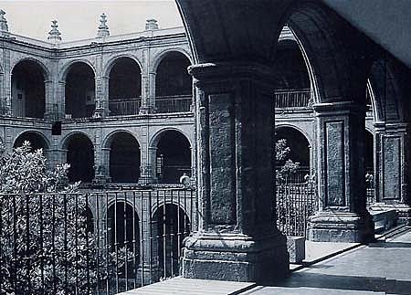 Restitución y cierre de la Real y Pontificia Universidad de México