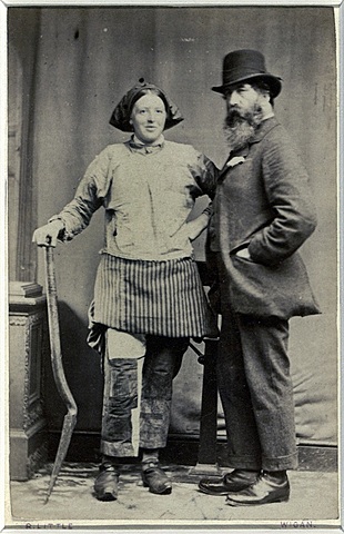 Utilizavam as calças dos maridos