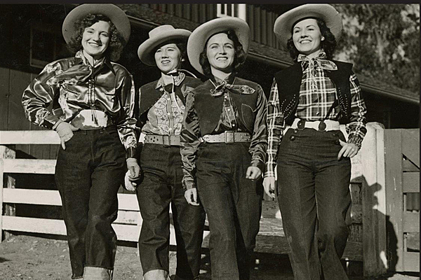 O uso de calças femininas se popularizou mundialmente