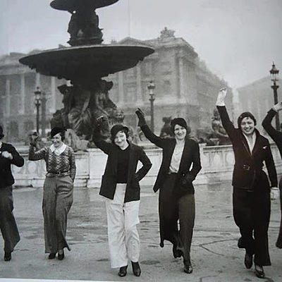 Timeline: Calça - Vestimenta feminina