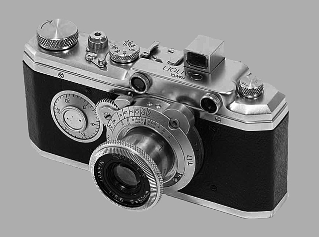 Primer rollo fotográfico.