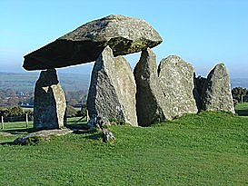 Se construye Pentre Ifan