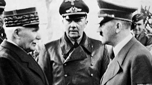 Petain firma armistizio con Hitler.