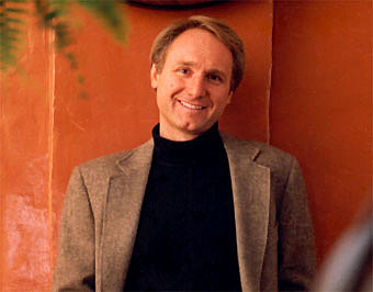 Nace Dan Brown