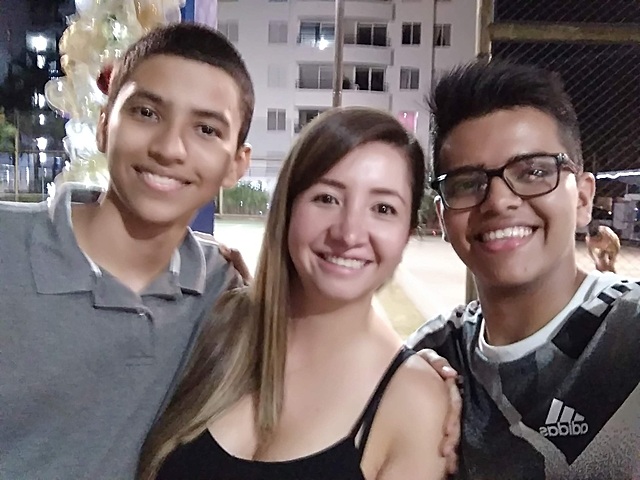 aqui estoy con una tia despues de mucho tiempo