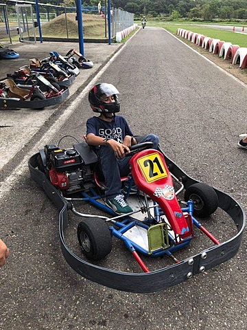 montando karts