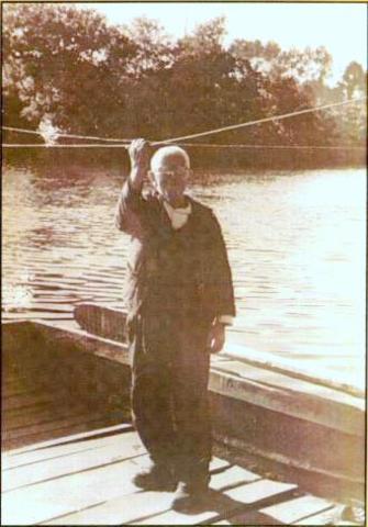 Solicitude da construcción da ponte ao Gobernador Civil, ao Presidente da Deputación