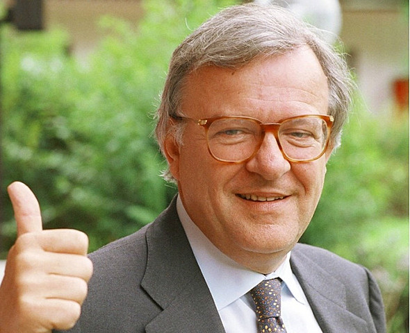 MACROECONOMIA (2005)