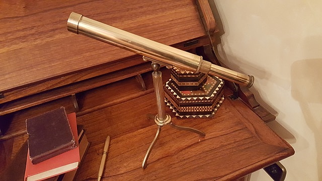 Reconstrucción del telescopio reflectante