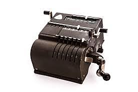 Primer calculadora mecánica.