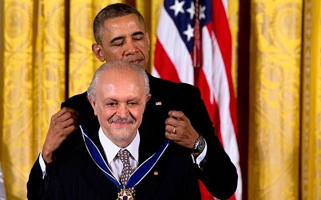 Mario Molina recibe premio nobel de quimica