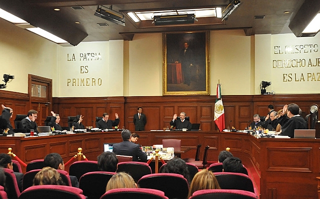 argumentando un caso frente al tribunal