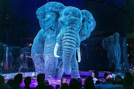 Proyección de hologramas de animales en el circo