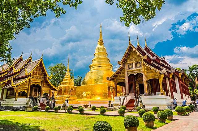 พญาผายู สร้างวัดพระสิงห์ และสร้างเจดีย์เก็บอัฐิพญาคำฟู