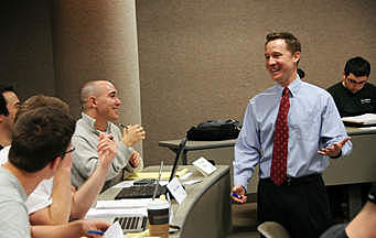 Se desarolla la teoría del comportamiento humano como elemento básico en el estudio de las organizaciones