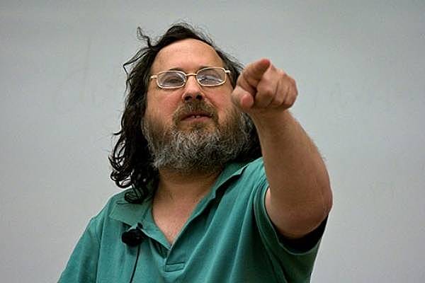 Richard Stallman crea el proyecto GNU