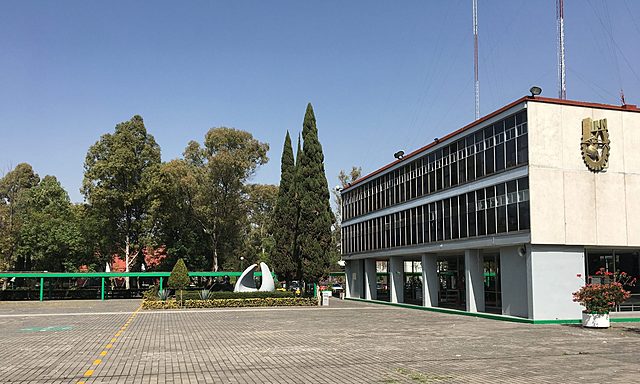 Se inaugura el Centro de Investigaciones Económicas en Ciencias Administrativas y Sociales (CIECAS).