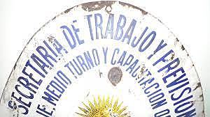 Es nombrado secretario de trabajo y previsión