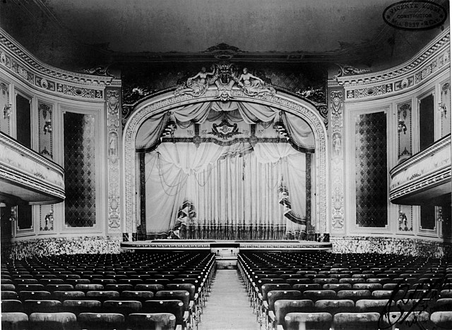 Instalacion de una sala cinematográfica con fines didácticos en la en la Escuela Nacional Preparatoria