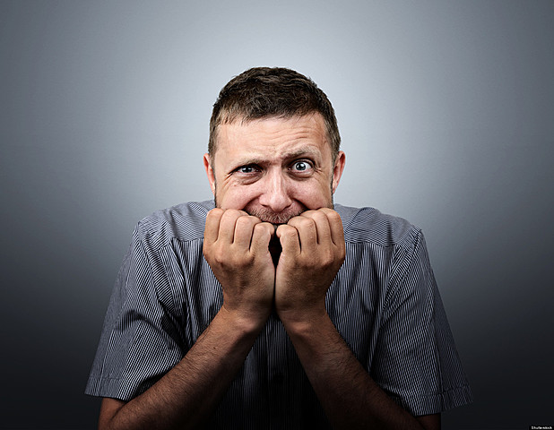 Miguel llega con periódico