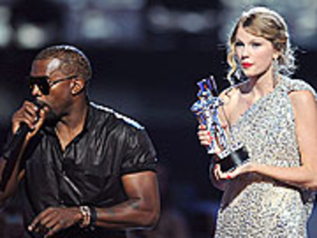 Taylor Swift wins a VMA