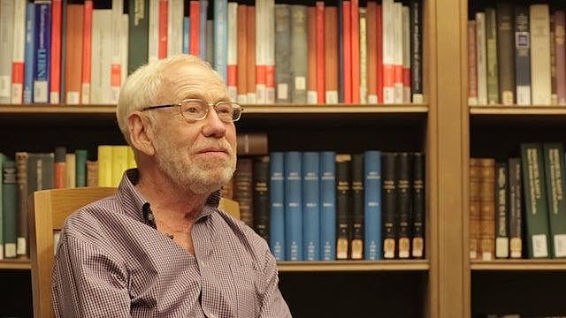 Hubert Dreyfus publica “Lo que no pueden hacer los ordenadores”