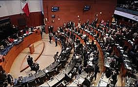 Presentación de iniciativa ante la cámara de Senadores.