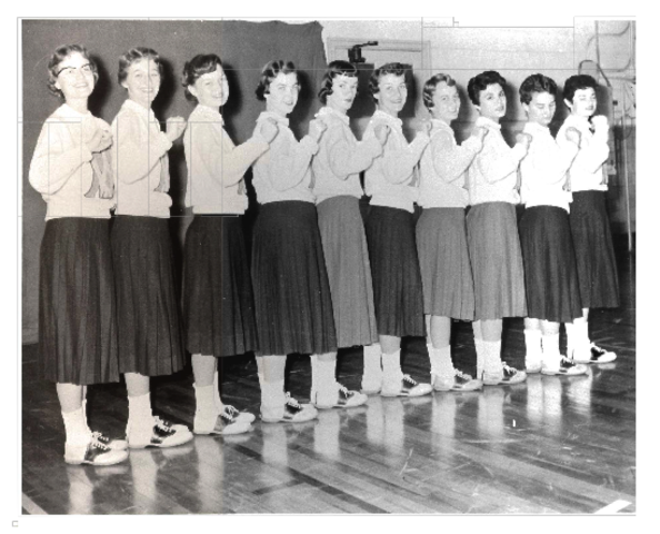 ODU Cheerleaders Posing