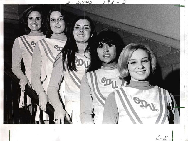 ODU Cheerleaders Posing