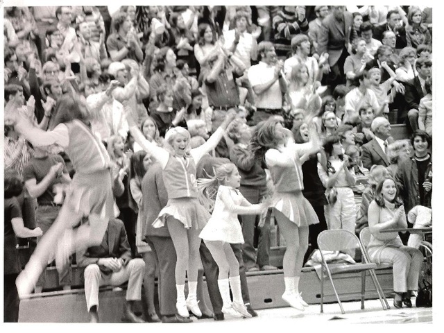 ODU Cheerleaders Dancing