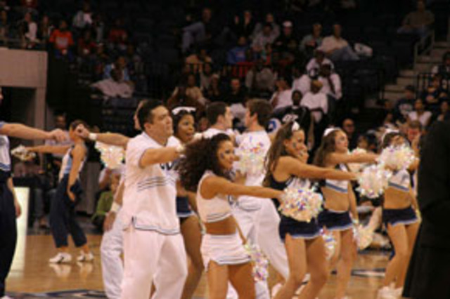ODU Cheerleaders Dancing