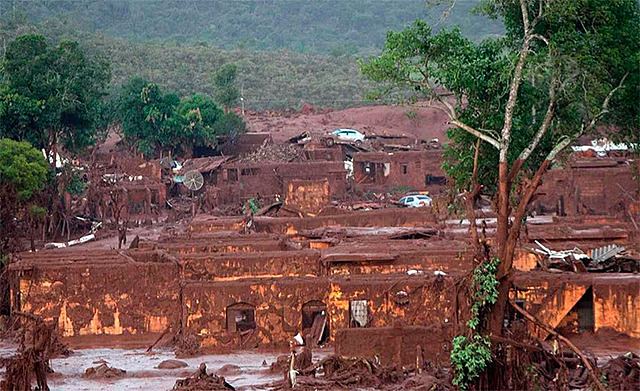 Vertidos mineros tóxicos de la presa del Fundão