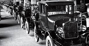 Mejora y ensamblaje del "Modelo T" de Henry Ford.