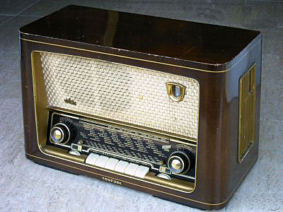 Se creó una escuela por radio con la emisora XEUNT, de onda corta