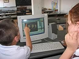 La década de los 80, estaría conformada por la educación telemática