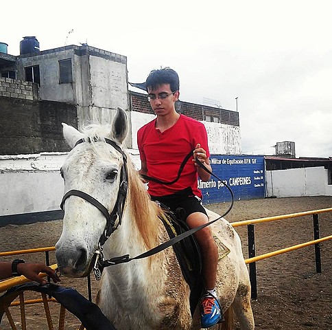 Asistencia a la Escuela militar de equitación