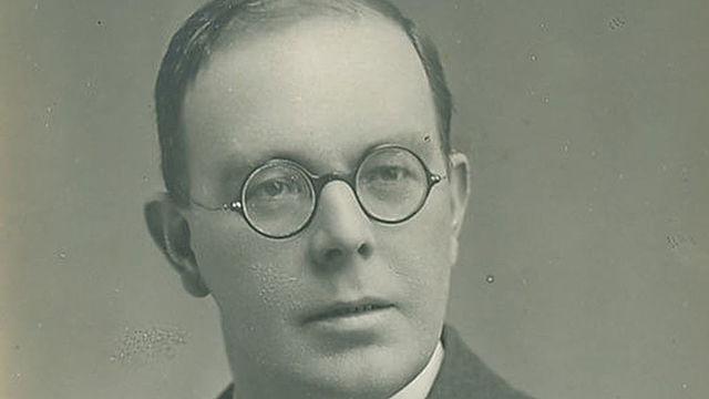 Nombran a Burt, Director del primer Departamento Oficial de Psicología.