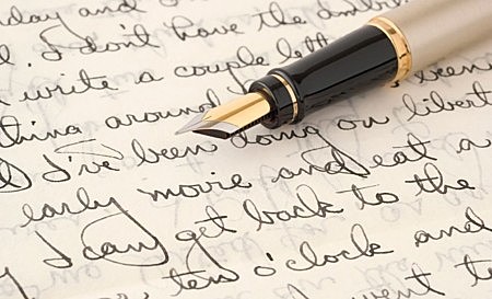 Era muy simple, el texto escrito, inicialmente manuscrito, la iniciativa educación a distancia.