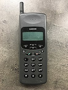 When did Samsung start making phones?